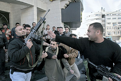 Bilderesultat for ‫اشتباكات فتح وحماس في غزة 2007‬‎