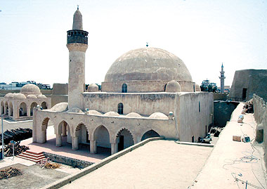 الى اي عام يرجع بناء مسجد جواثا