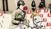 دلما محسن ابنة الفارس اروى المطبقاني اول رياضية سعودية تشارك في اولمبياد الشباب.